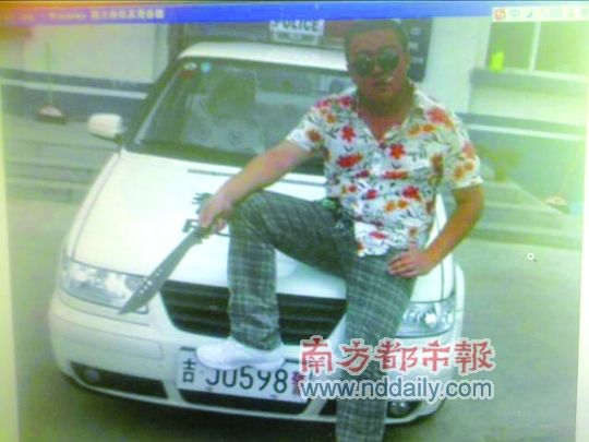就是轉(zhuǎn)發(fā)了這張圖片，為顧遼遠招來了拘留風波。圖片來自相關(guān)網(wǎng)帖的百度快照