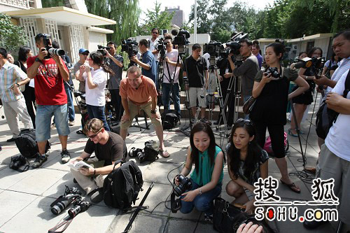 美國(guó)新任大使在官邸與媒體見面 新任大使洪博培 崔萌攝