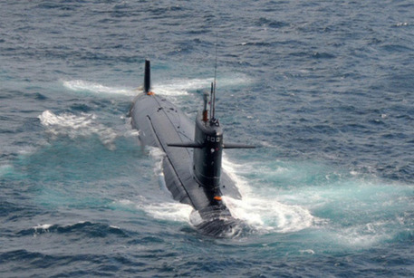 資料圖：中國(guó)海軍091級(jí)核潛艇訓(xùn)練。
