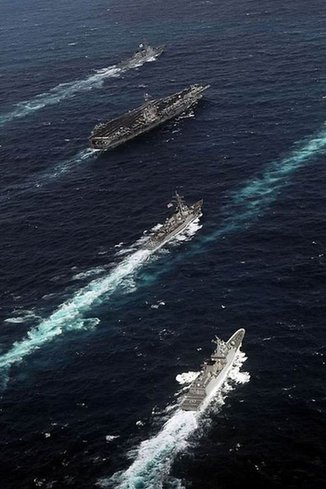 韓美軍隊(duì)在韓國境內(nèi)舉行“關(guān)鍵決心”聯(lián)合軍事演習(xí)。2009年3月20日，參加美韓聯(lián)合軍演的美國“斯坦尼斯”號航母戰(zhàn)斗群與韓國驅(qū)逐艦編隊(duì)