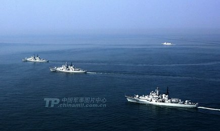 艦艇編隊。