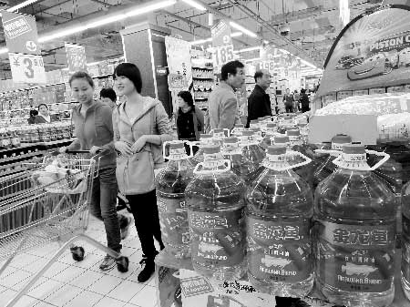 上周統(tǒng)計數(shù)據(jù)顯示，食用油價格較前一周有所上漲商報記者 王棣/攝 