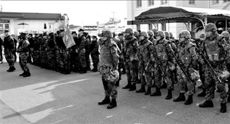 3日，日本和美國在駐日美國海軍佐世保基地舉行基地警備訓(xùn)練開幕式。新華社發(fā) 