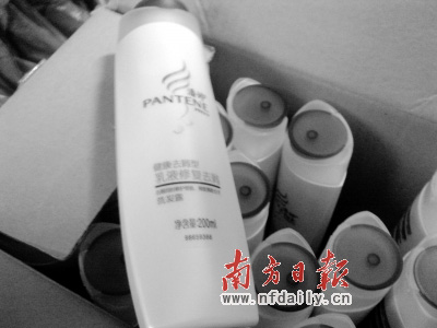 學(xué)生花錢購買的是假寶潔名牌產(chǎn)品。湯凱鋒 攝　　　