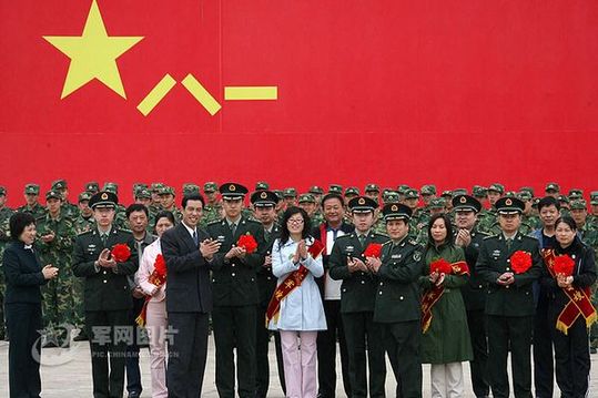 黑龍江省軍區(qū)邊防某團(tuán)，開展評選“十佳軍嫂”和“十佳優(yōu)秀軍人家庭”活動。