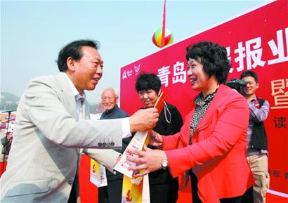 2萬讀者共享“感恩服務(wù)嘉年華” 2萬讀者共享“感恩服務(wù)嘉年華”