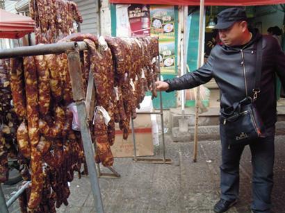 青島今年辦年貨多掏3成錢(qián) 菜肉海鮮水果市場(chǎng)白熱化