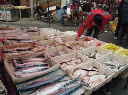 青島今年辦年貨多掏3成錢(qián) 菜肉海鮮水果市場(chǎng)白熱化