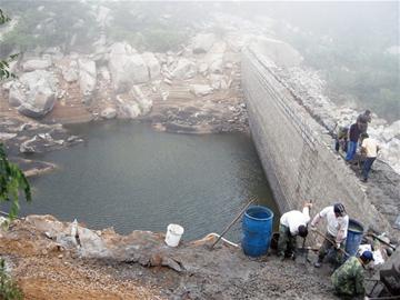 青島兩月降水僅16.5毫米 郊區(qū)作物枯死山區(qū)飲水難 青島兩月降水僅16.5毫米 郊區(qū)作物枯死山區(qū)飲水難