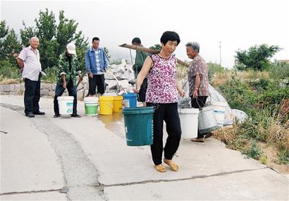 青島兩月降水僅16.5毫米 郊區(qū)作物枯死山區(qū)飲水難 青島兩月降水僅16.5毫米 郊區(qū)作物枯死山區(qū)飲水難