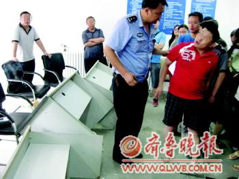 業(yè)主拿著入住通知書去收房,結(jié)果收到了一張這樣的“白條”。