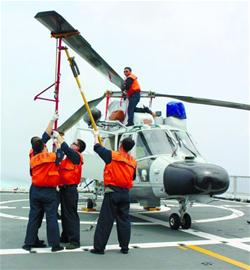 青島初中生士兵成軍艦直升機神醫(yī) 揭戰(zhàn)鷹保姆是怎樣煉成的 青島初中生士兵成軍艦直升機神醫(yī) 揭戰(zhàn)鷹保姆是怎樣煉成的