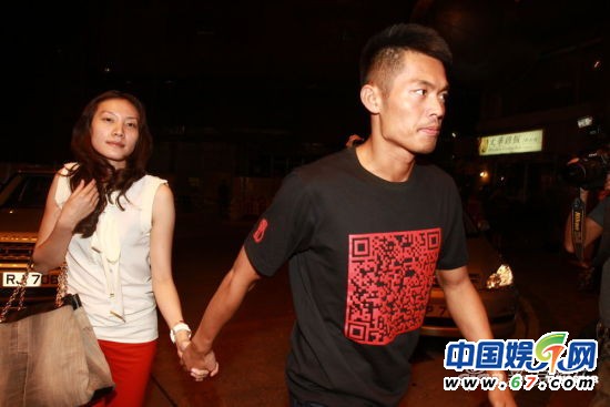林丹謝杏芳香港血拼買(mǎi)名表 霍家避談郭晶晶婚事
