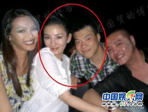 黃奕男友黃毅清發(fā)2人合影后秒刪 車(chē)內(nèi)親密共處