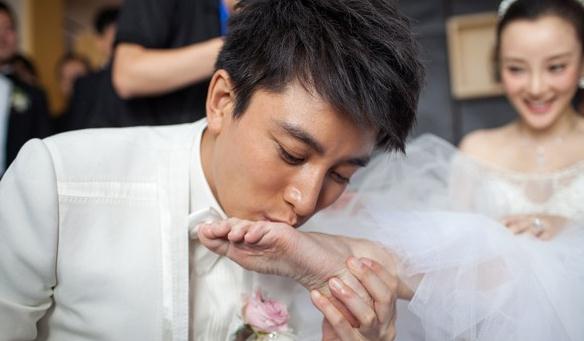 李小璐高清懷孕照 被賈乃亮吻腳 網(wǎng)友贊五官無死角