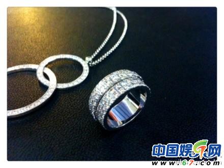 女星奢華鉆戒大PK 郭晶晶名店購鉆戒獨(dú)步天下