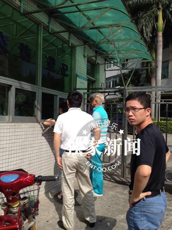 今日上午9點20分左右，陳百祥現(xiàn)身深圳市公安局經(jīng)濟犯罪偵查局