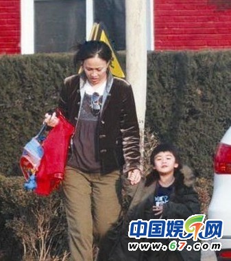 娛圈星二代開(kāi)學(xué)盛況