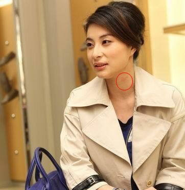 帶吻痕到處招搖 真不害臊哦