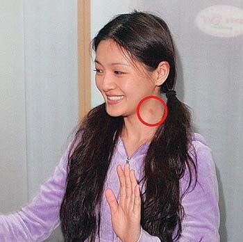 帶吻痕到處招搖 真不害臊哦