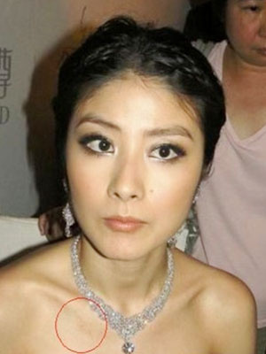 帶吻痕到處招搖 真不害臊哦