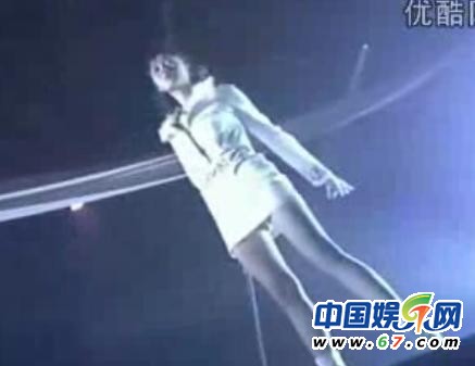 姚晨美腿細(xì)長筆直黃奕悲劇 揭眾女星露腿照