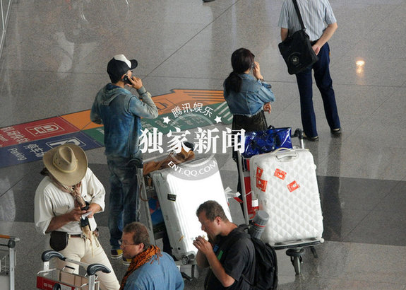 李晨張馨予高調(diào)戀愛(ài)似作秀 女方再被曝曾離異