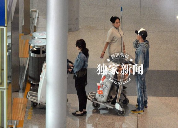 李晨張馨予高調(diào)戀愛似作秀 女方再被曝曾離異