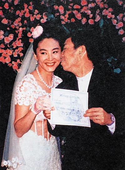 一線女星婚禮排場(chǎng)大PK 鐘楚紅百萬(wàn)婚紗戰(zhàn)林青霞
