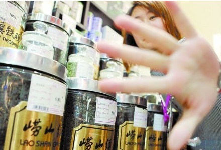 青島佳世客售千元冒牌嶗山茶 實為南方劣質(zhì)茶