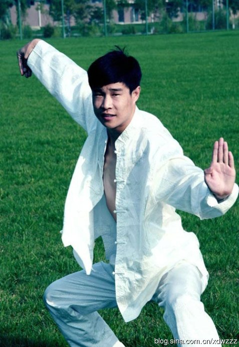 張國(guó)榮原名張發(fā)忠 盤點(diǎn)十大改名后大紅大紫的明星