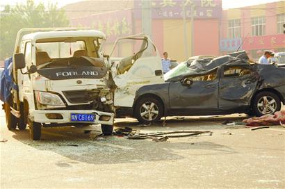 青島3車相撞變一堆零件馬3打滾 場(chǎng)面慘烈1死1重傷