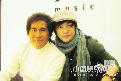 曝《好聲音》黃勇曾介入買(mǎi)紅妹孫楠離婚門(mén) 曝《好聲音》黃勇曾介入買(mǎi)紅妹孫楠離婚門(mén)