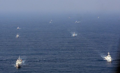 我國12艘公務(wù)船同時(shí)在釣魚島海域巡航執(zhí)法