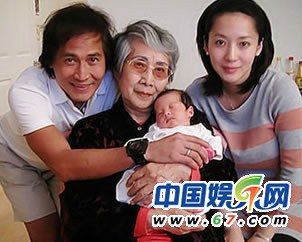 畢福劍愛(ài)女驚艷胡軍女兒搞怪 明星父女私密合影