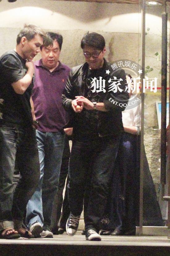 黎明與愛(ài)徒李治廷喝醉 北京千萬(wàn)元?jiǎng)e墅首曝光