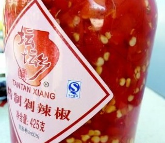 市民大潤發(fā)超市買剁椒有頭發(fā) 差點(diǎn)還被要挾