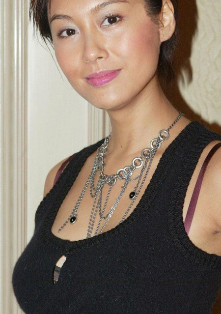 瘦小身材長對大胸 實(shí)在太詭異