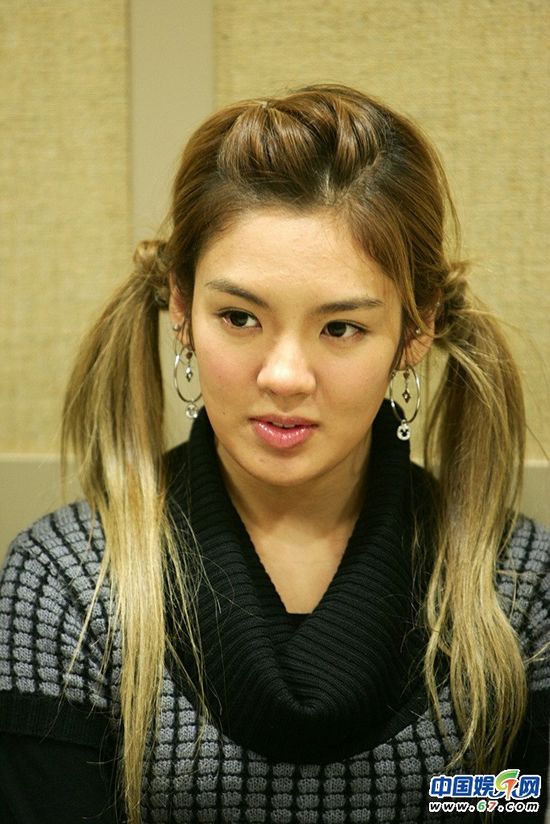 韓國(guó)一線女星暴丑真容 網(wǎng)友驚呼驚天換臉