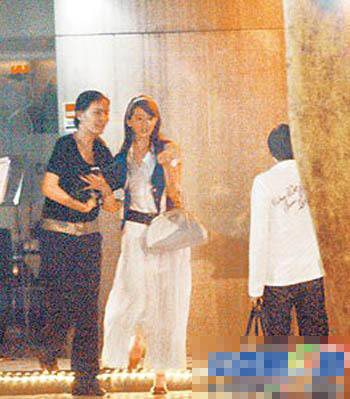 女星進了夜店就狂放無限啊！