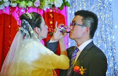 曾經(jīng)的白血病女孩姍姍大婚 感恩要將愛(ài)心傳遞