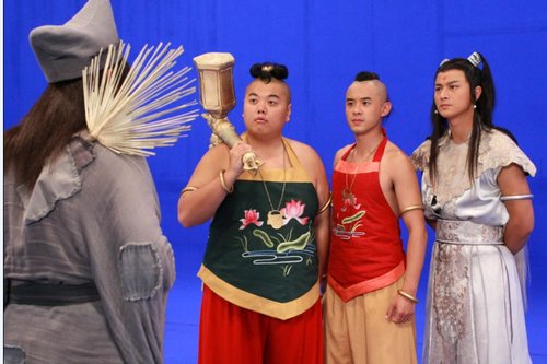 明星古裝肚兜照 風(fēng)情or滑稽？