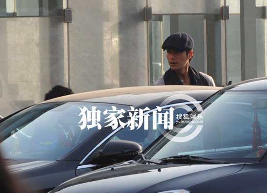 陳坤曬兒子訓狗照 9歲優(yōu)優(yōu)側(cè)臉輪廓帥過老爸