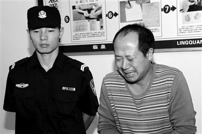 昨日，疑犯葛金水痛哭流涕。市場星報供圖