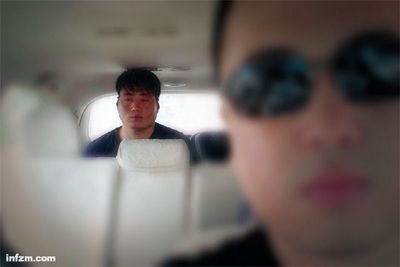 被警察從家中帶走前，蔡洋還不明白自己闖了什么禍。“網(wǎng)上對我一半支持一半反對。”他對母親說。 （