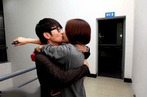 中國好聲音金志文明年結(jié)婚 與女友親熱照曝光