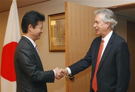 10月15日上午，日本外相玄葉光一郎與到訪的美國(guó)常務(wù)助理國(guó)務(wù)卿伯恩斯在日外務(wù)省舉行了會(huì)談。