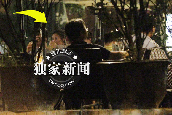 趙薇坐百萬(wàn)改裝奔馳出行 富婆房車越野都有