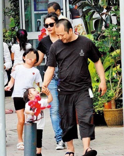 邱淑貞全家搭豪華游艇出游 邱淑貞全家搭豪華游艇出游