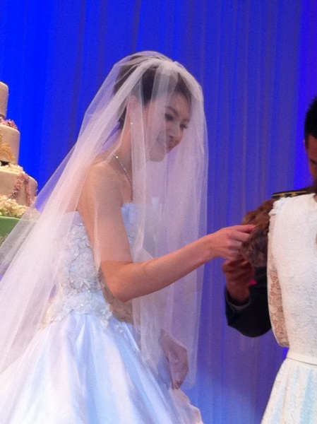 林丹謝杏芳家鄉(xiāng)辦喜宴 游街排場大　